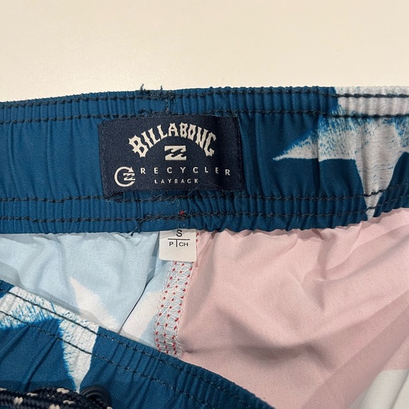 Men’s Billabong Stars and Stripes Boardshorts size small - Picture 3 of 3